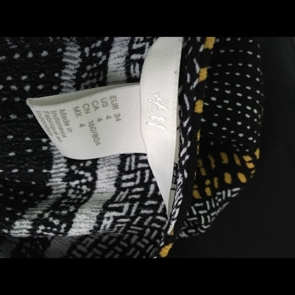 Sale 🔥🔥Bundle of 2 H&M pants and top - Picture 4 of 5